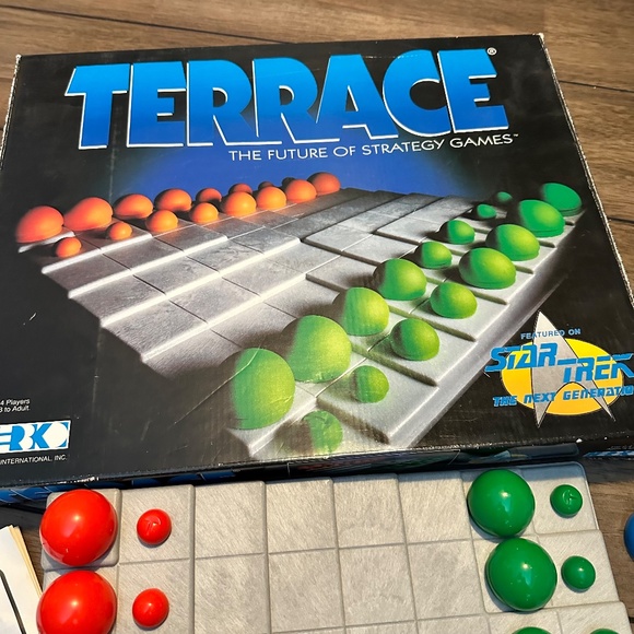 Strategy Board Game featured on Star Trek The Next Generation (Complete) - Picture 2 of 7